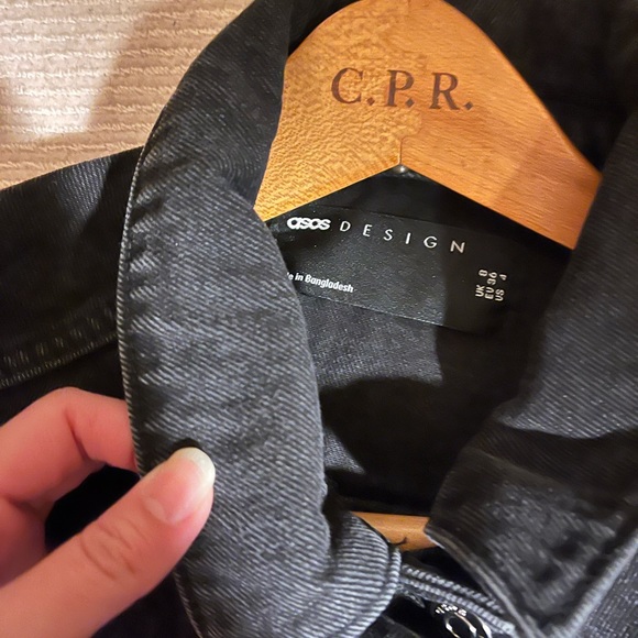 Asos black cropped oversized denim jacket - Picture 3 of 3